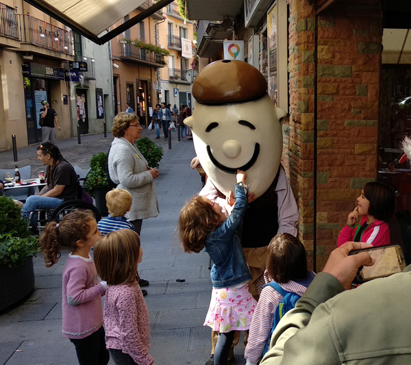 El capgrós del gollut i Vermut popular